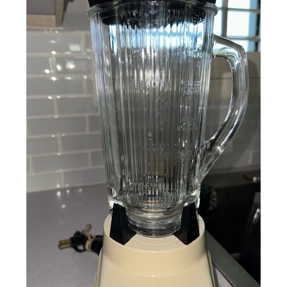 VTG Waring Solid State 8 Push Button Blender 1186  Glass Cloverleaf Top Works - Picture 3 of 7